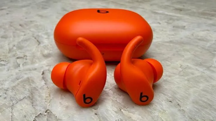 Powerbeats Fit